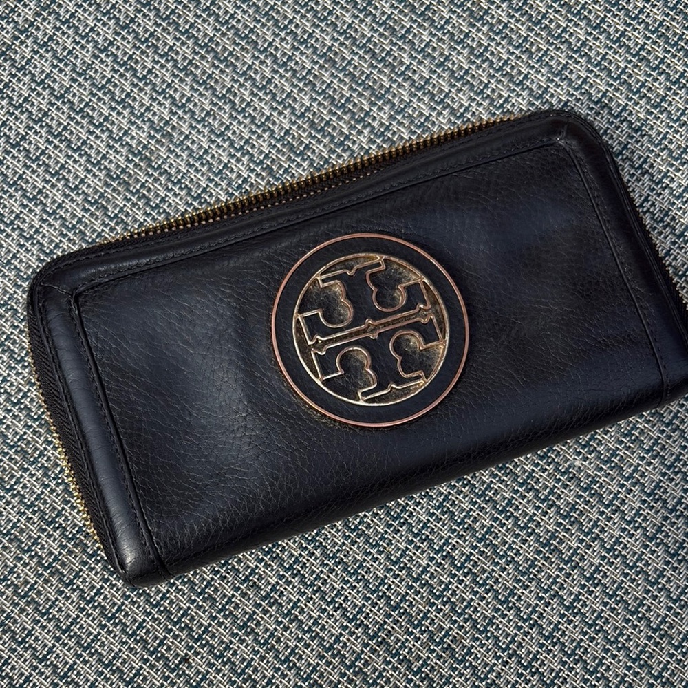 Tory Burch Wallet • Navy
